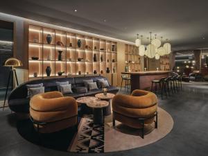 杭州上城英迪格酒店（近西湖，钱塘江畔，设计师酒店，入住尊享首轮minibar欢饮礼遇）的休息区