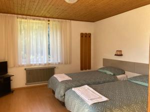 Postel nebo postele na pokoji v ubytování Gasthof Lublass