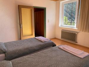 Postel nebo postele na pokoji v ubytování Gasthof Lublass