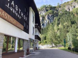 マトライ・イン・オストティロルにあるGasthof Lublassの山側看板建築