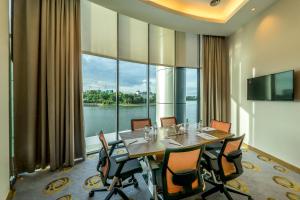 TV a/nebo společenská místnost v ubytování Zenith Hotel Putrajaya