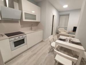 Кухня або міні-кухня у Cómodo apartamento en el centro de Bermeo.