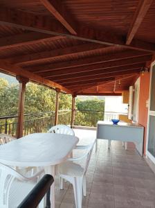 Balkón nebo terasa v ubytování Villa Fraoulitsa