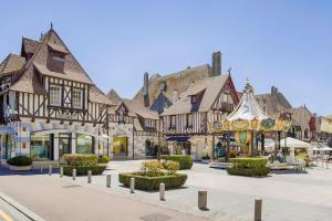 a street in a town with a amusement park at La Villa Normande - Studio - Deauville Centre in Deauville