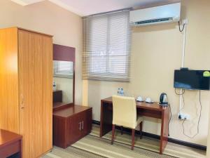 TV a/nebo společenská místnost v ubytování Sundale Hotel