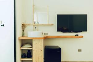 TV a/nebo společenská místnost v ubytování Mountains Inn