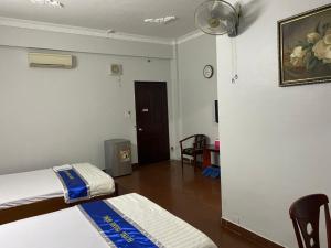 Postel nebo postele na pokoji v ubytování Khách Sạn Thanh Hồng