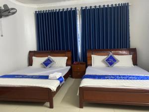 Postel nebo postele na pokoji v ubytování Khách Sạn Thanh Hồng