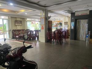 Restaurace v ubytování Khách Sạn Thanh Hồng