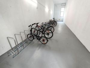 a group of bikes parked in a room at Le Fonction, meublé 4 étoiles, avec parking boxé in Aix-en-Provence