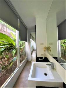 Koupelna v ubytování Lae Lay Suites - Karon Beach