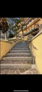 a set of stairs leading up to a building at Casetta Rivisondoli con Garage gratuito in Rivisondoli