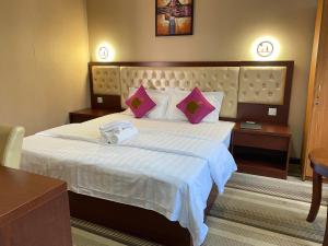 Postel nebo postele na pokoji v ubytování Sundale Hotel