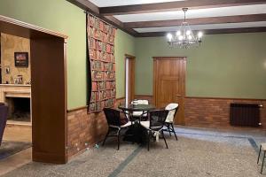a dining room with a table and chairs and a chandelier at Cheerful 3-bedroom villa with pool in Oganavan