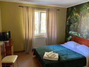 מיטה או מיטות בחדר ב-Pensiunea La Mesteceni -Zur Birke, Poiana Marului-Caras Severin
