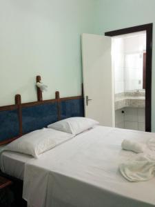 A bed or beds in a room at Pousada Norage