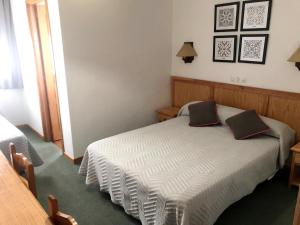 Postel nebo postele na pokoji v ubytování HOSTAL LA POSADA