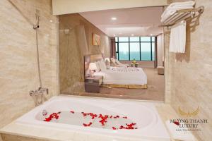 Koupelna v ubytování Muong Thanh Luxury Nha Trang Hotel