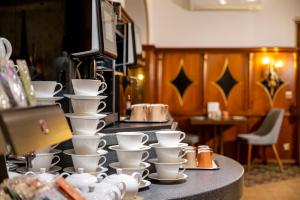Příslušenství pro přípravu čaje a kávy v ubytování Hotel am Mirabellplatz
