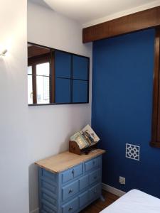 Postel nebo postele na pokoji v ubytování Superviews, parking 24h vigilado incluido y Netflix en habitación independiente con baño privado en apartamento particular, Français&English