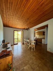 a kitchen and dining room with a table and chairs at B&B Roccamonfina in Roccamonfina