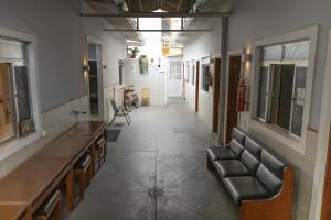 Uma área de estar em Hostel Diniz