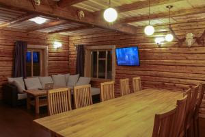 TV a/nebo společenská místnost v ubytování Kalurikodu Holiday Home