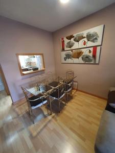 Zdjęcie z galerii obiektu Precioso apartamento con patio. w Maladze