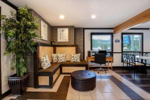 Posezení v ubytování Days Inn by Wyndham Vernon