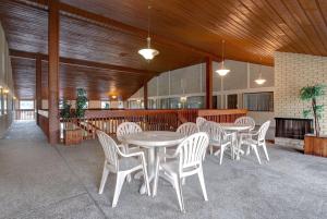 Restaurace v ubytování Days Inn by Wyndham Vernon