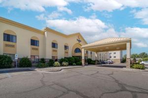 a hotel with a parking lot in front of it at Comfort Inn Bismarck in Bismarck