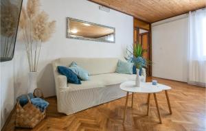 a living room with a couch and a table at Cozy Home In Runovic With Outdoor Swimming Pool in Runović