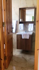 Koupelna v ubytování Embrace Nile Dahabiya + 89 fotografií