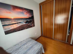 A bed or beds in a room at GRAN ATICO en EL CENTRO CERCA DE LA PLAYA