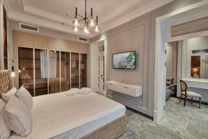 Телевизор и/или развлекательный центр в Continental Hotel Samarkand