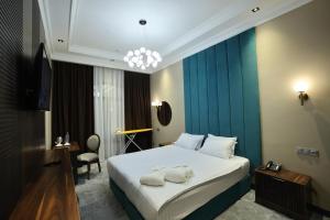 Кровать или кровати в номере Continental Hotel Samarkand