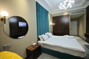 Кровать или кровати в номере Continental Hotel Samarkand