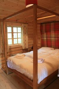 a bedroom with a bed in a log cabin at BCC Loch Ness Log Cabins in Bearnock