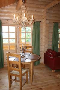 Gallery image of BCC Loch Ness Log Cabins in Bearnock