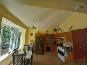Kuchyň nebo kuchyňský kout v ubytování Las Brisas, Juan Dolio, 3 bedrooms, 3 Pools, Jacuzzi, Beach, Golf,Polo