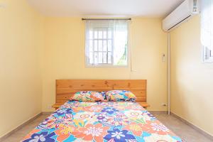 a bedroom with a bed and a window at Le Gozyé in Le Gosier