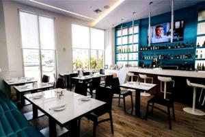 a restaurant with tables and chairs and a bar at Amazing 1B-1B Apartment With Amazing View! in Hallandale Beach