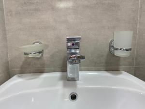 Bilik mandi di nira hotel