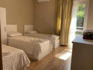 Katil atau katil-katil dalam bilik di nira hotel