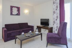 TV a/nebo společenská místnost v ubytování Villa Bellagio Amboise by Popinns