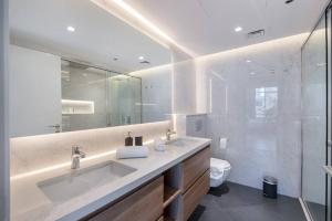 Koupelna v ubytování Astonishing 3BDR in the heart of Dubai Marina