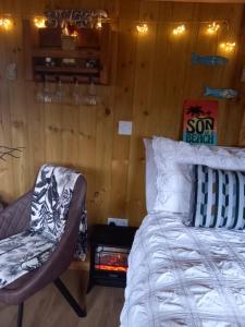 Posezení v ubytování Stargazy Shepherds Hut