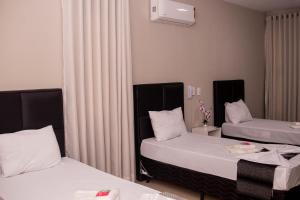 Säng eller sängar i ett rum på Premier Hotel