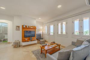 A television and/or entertainment centre at VESTA - El Gouna Residence