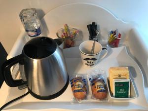 a tea kettle on a counter with some food at Jolie Chambre proche Centre Ville de Rennes in Rennes